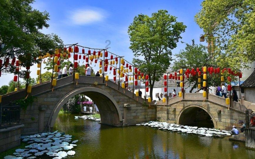 笑脸球的冒险之旅